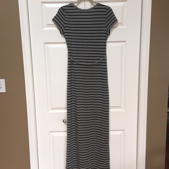 Two Hearts Maternity Short Sleeve Maxi Dress - Picture 2 of 4